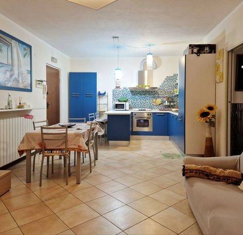 appartamento in vendita a Massa in zona Marina di Massa
