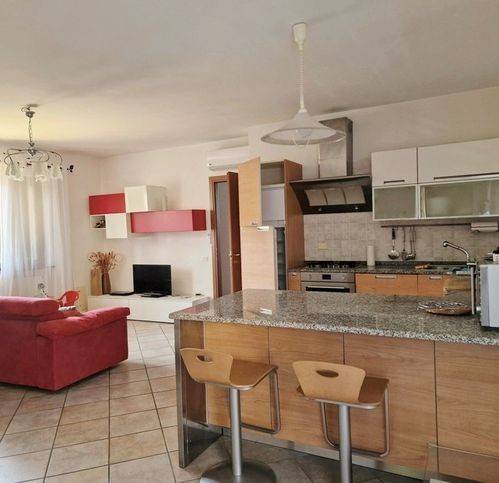 appartamento in vendita a Massa in zona Marina di Massa