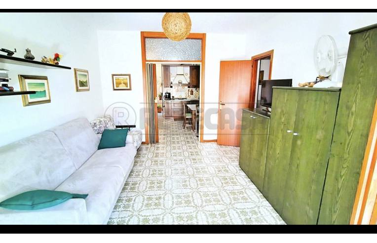 appartamento in vendita a Massa in zona Marina di Massa