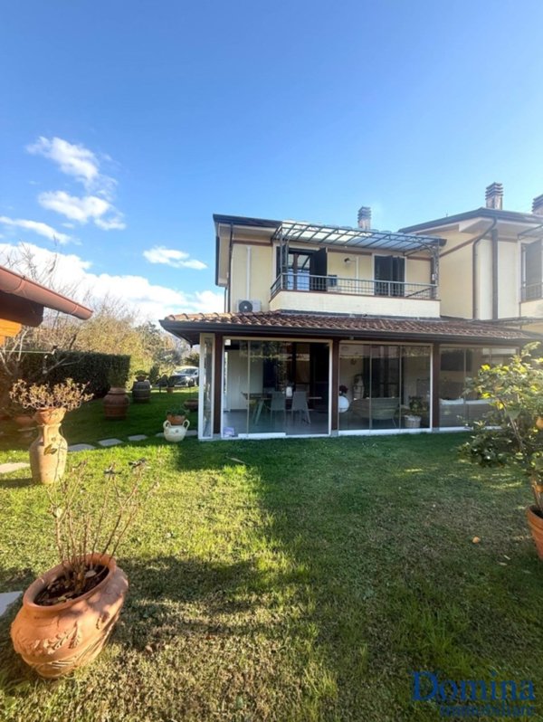 casa indipendente in vendita a Massa in zona Romagnano