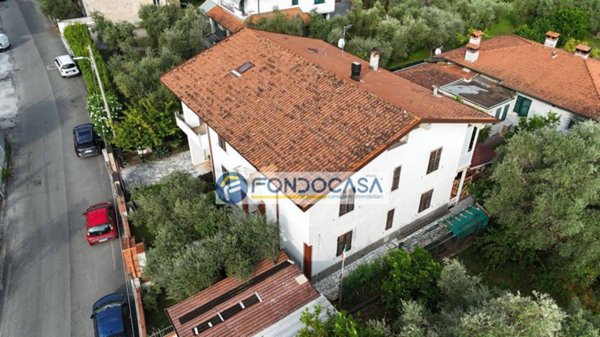casa indipendente in vendita a Massa
