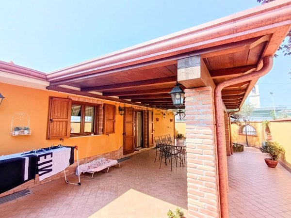 casa indipendente in vendita a Massa in zona Romagnano