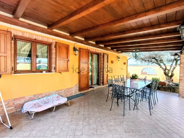 casa indipendente in vendita a Massa in zona Romagnano
