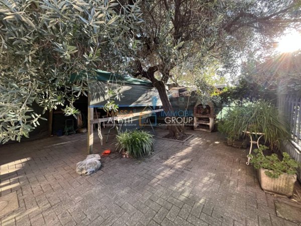 appartamento in vendita a Massa in zona Quercioli