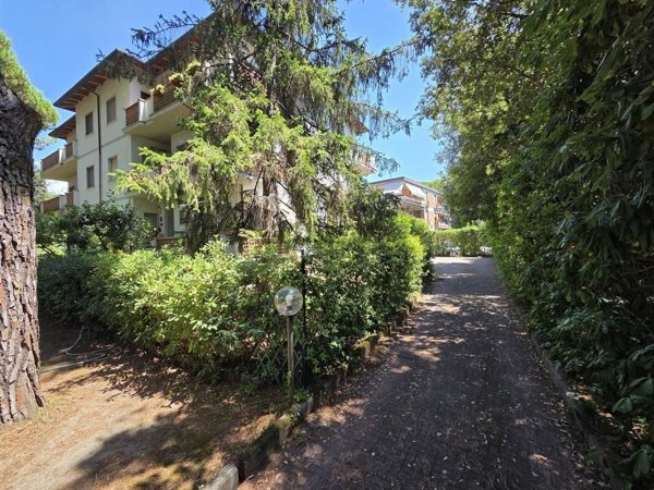 appartamento in vendita a Massa in zona Marina dei Ronchi