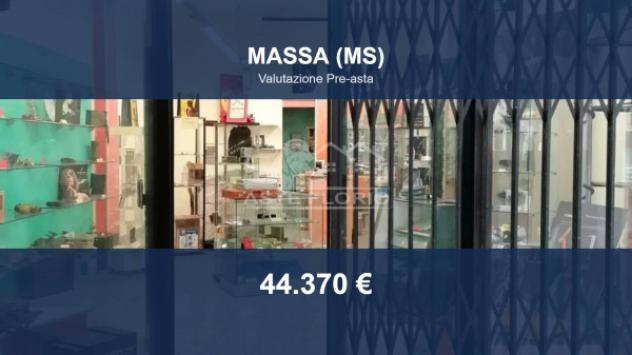 negozio in vendita a Massa