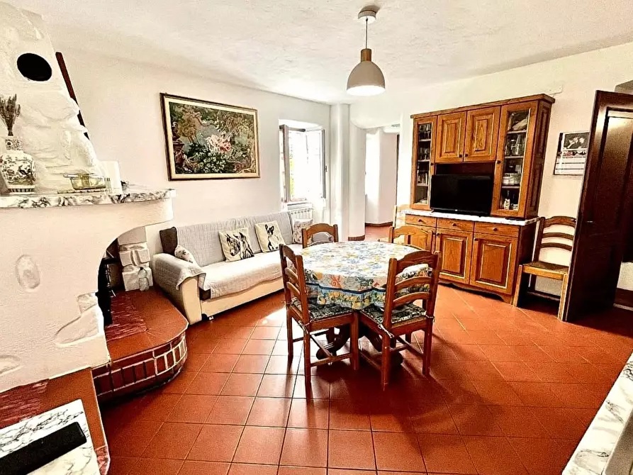 casa indipendente in vendita a Massa