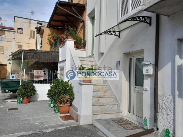 casa indipendente in vendita a Massa