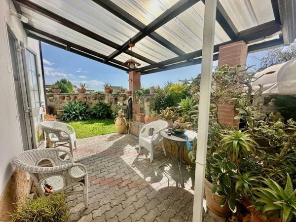 casa indipendente in vendita a Massa in zona Romagnano