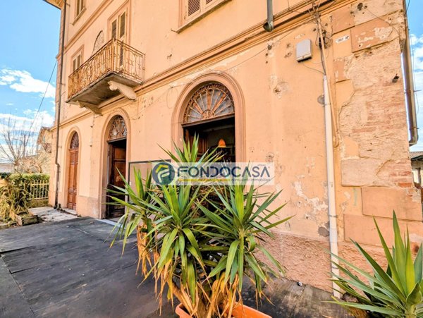 appartamento in vendita a Massa in zona Quercioli