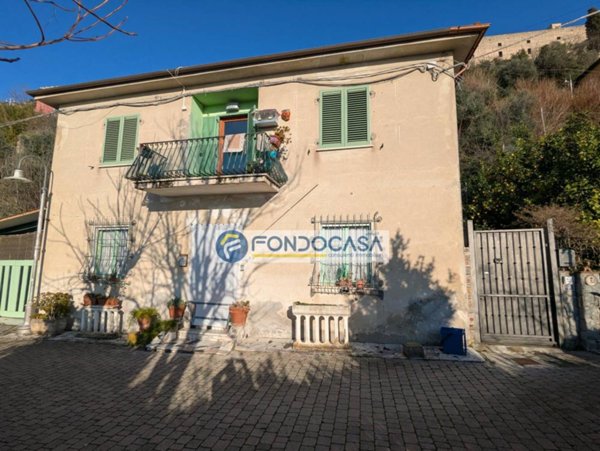 appartamento in vendita a Massa in zona Centro Storico