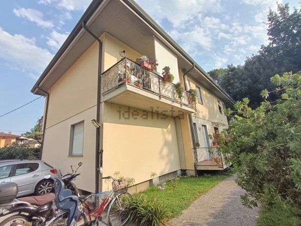 appartamento in vendita a Massa in zona Marina dei Ronchi