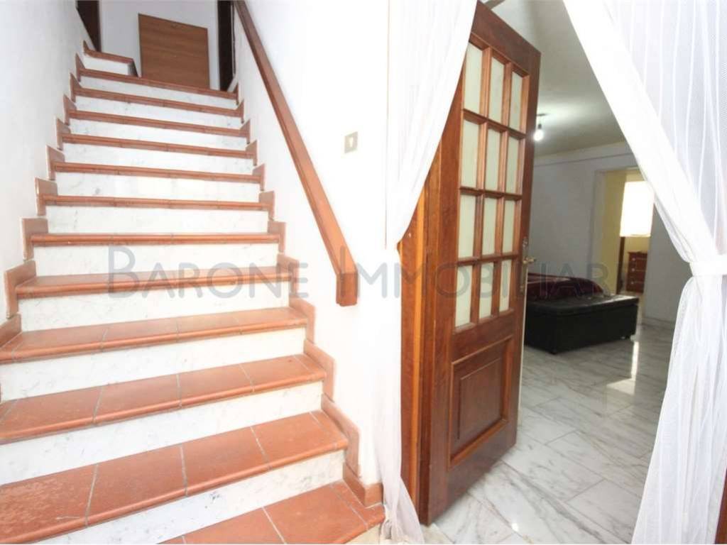 casa indipendente in vendita a Massa in zona Borgo del Ponte