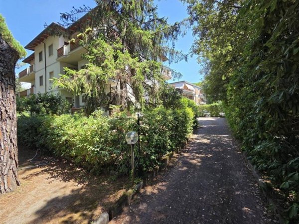 appartamento in vendita a Massa in zona Marina dei Ronchi