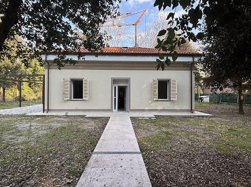 casa indipendente in vendita a Massa in zona Poveromo