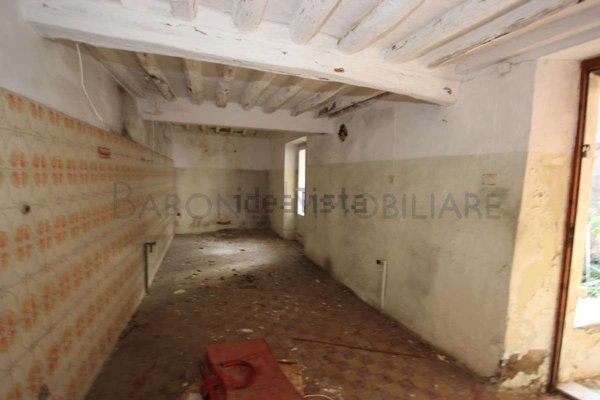 casa indipendente in vendita a Massa in zona Centro Storico
