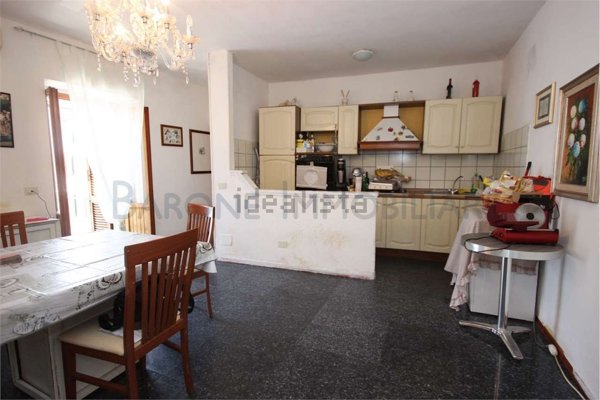 appartamento in vendita a Massa in zona Borgo del Ponte