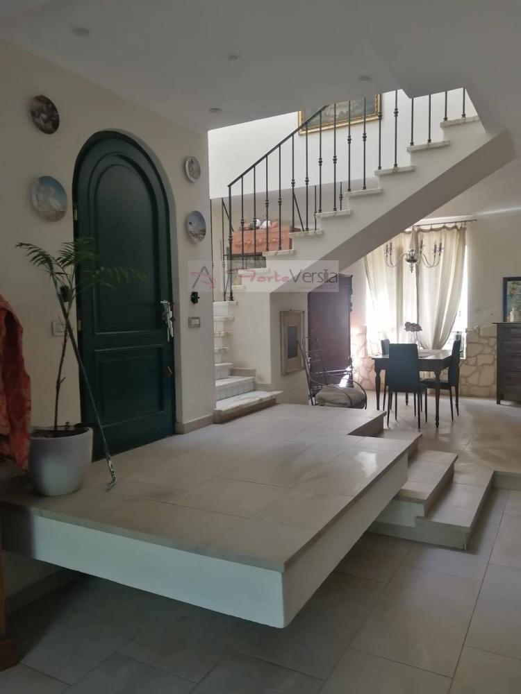 casa indipendente in vendita a Massa in zona Centro Storico
