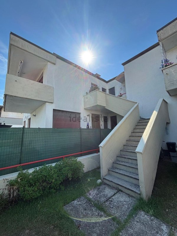 appartamento in vendita a Massa in zona Marina dei Ronchi