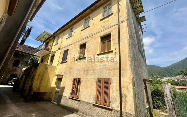 casa indipendente in vendita a Massa in zona Centro Storico