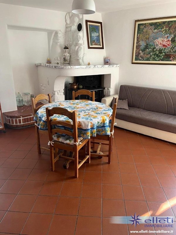 casa indipendente in vendita a Massa in zona Centro Storico