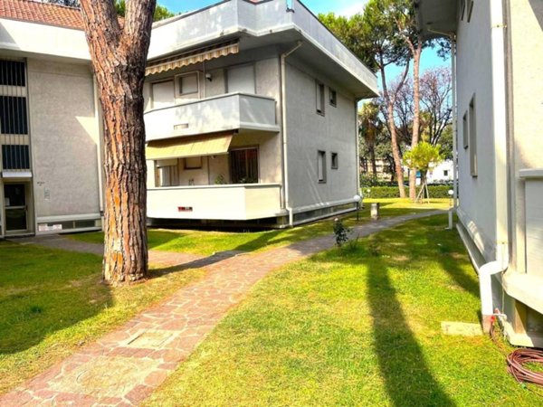 appartamento in vendita a Massa in zona Marina dei Ronchi