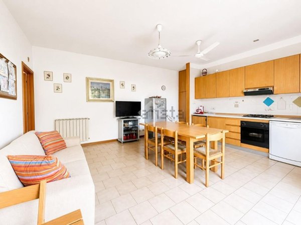 appartamento in vendita a Massa in zona Marina dei Ronchi