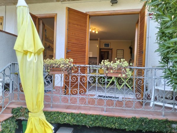 appartamento in vendita a Massa in zona Marina dei Ronchi