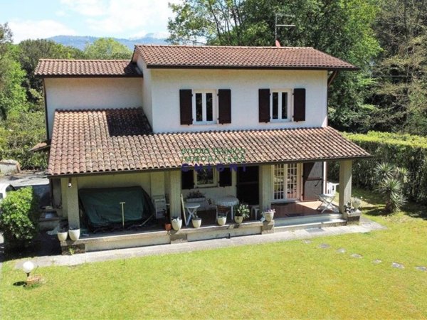 casa indipendente in vendita a Massa in zona Poveromo