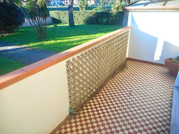 appartamento in vendita a Massa in zona Marina di Massa