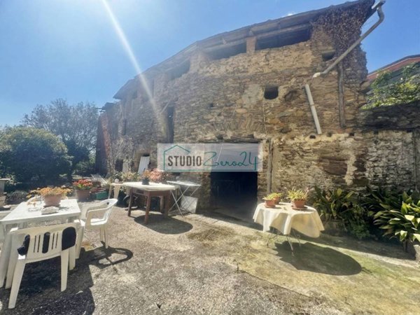 casa indipendente in vendita a Massa
