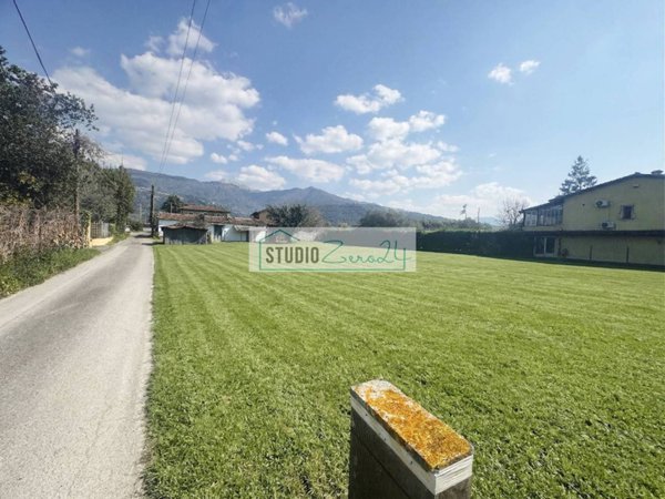 casa indipendente in vendita a Massa in zona Quercioli