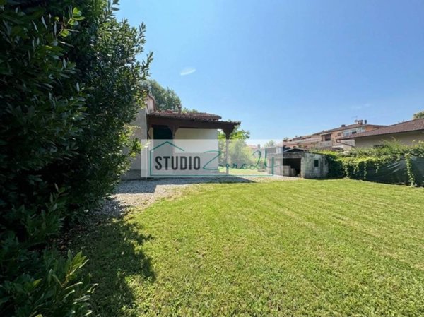 casa indipendente in vendita a Massa
