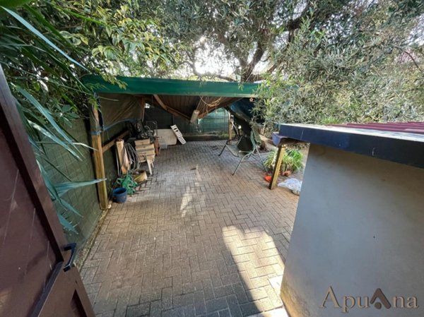 appartamento in vendita a Massa in zona Quercioli
