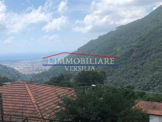 casa indipendente in vendita a Massa in zona Pariana