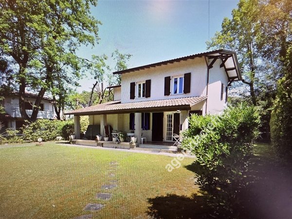 casa indipendente in vendita a Massa in zona Poveromo