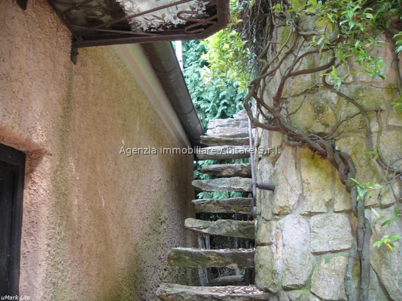 casa indipendente in vendita a Massa in zona Tombara