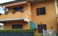 casa indipendente in vendita a Massa