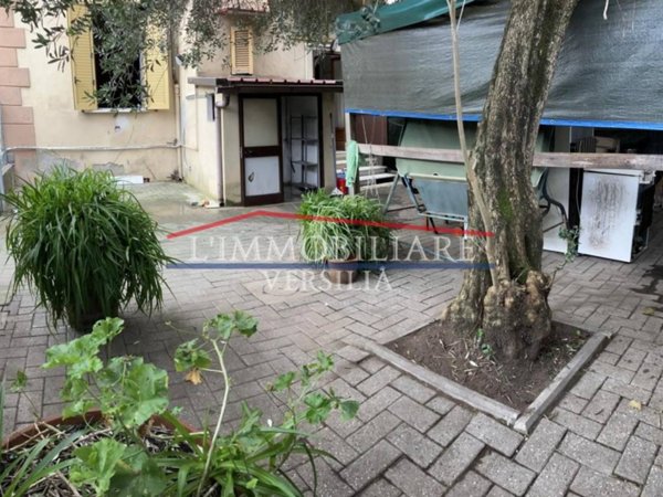 appartamento in vendita a Massa in zona Quercioli