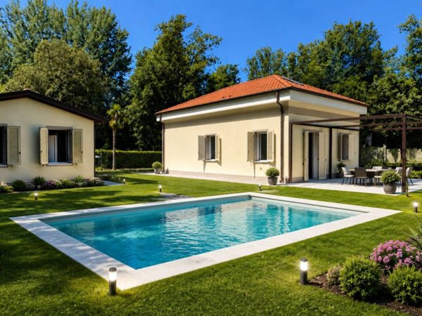 casa indipendente in vendita a Massa in zona Marina dei Ronchi