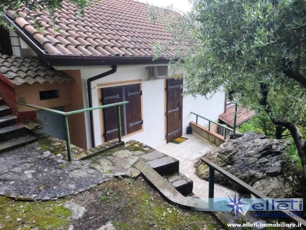 casa indipendente in vendita a Massa in zona Antona