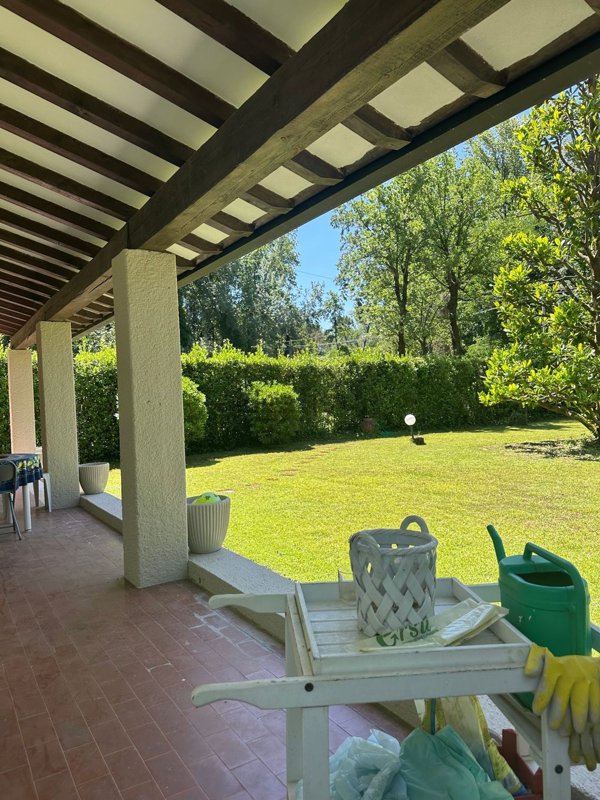 casa indipendente in vendita a Massa in zona Poveromo