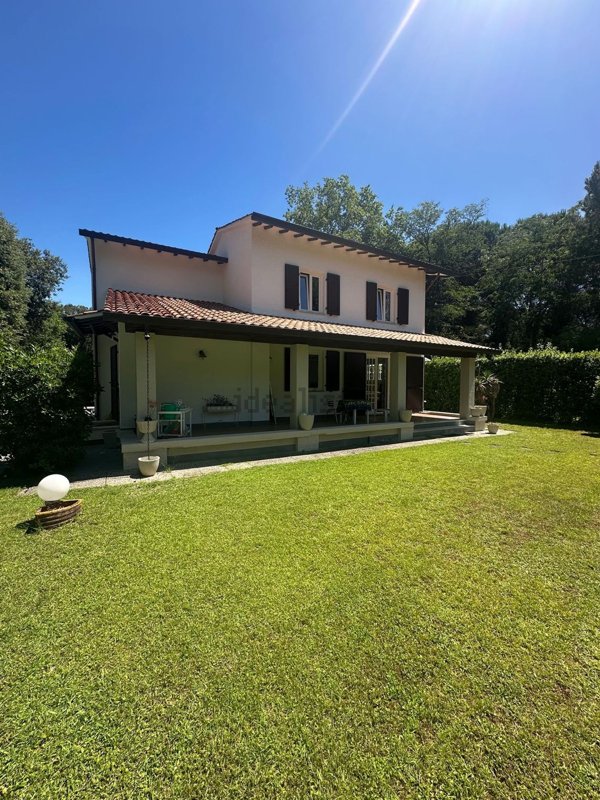 casa indipendente in vendita a Massa in zona Poveromo