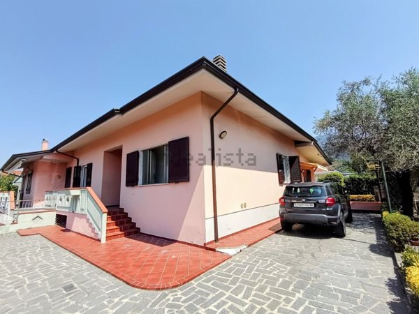 casa indipendente in vendita a Massa in zona Romagnano