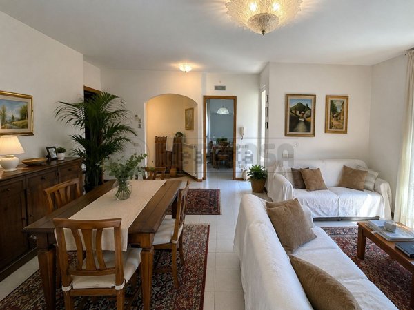 appartamento in vendita a Massa in zona Marina di Massa