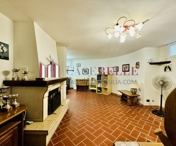 casa indipendente in vendita a Massa in zona Candia