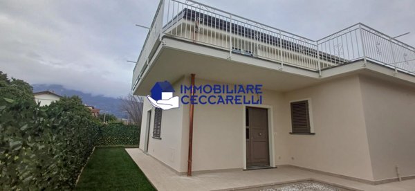 casa indipendente in vendita a Massa