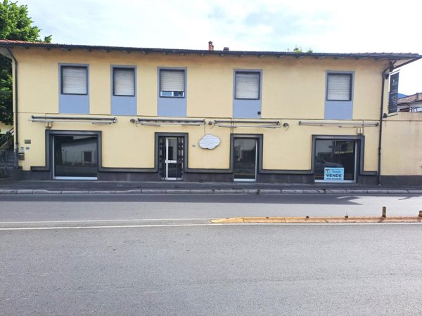 locale commerciale in vendita a Massa