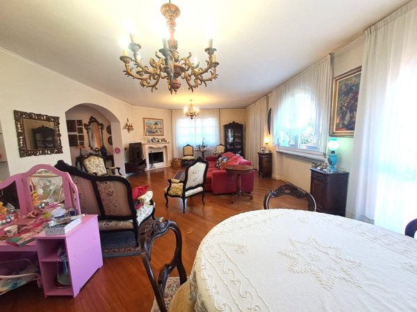 casa indipendente in vendita a Massa in zona Marina di Massa