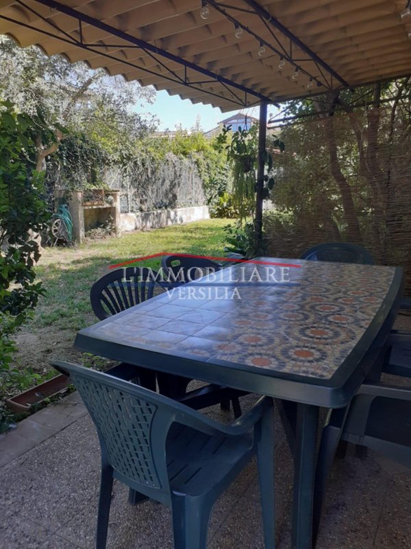 casa indipendente in vendita a Massa
